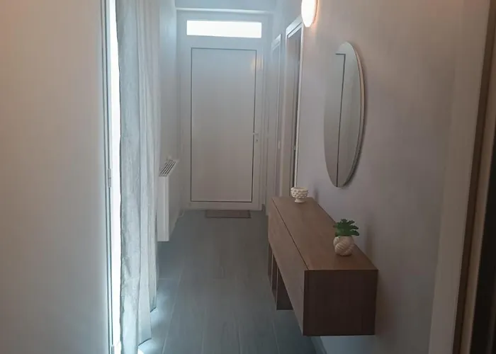 Scanio's House * Naro